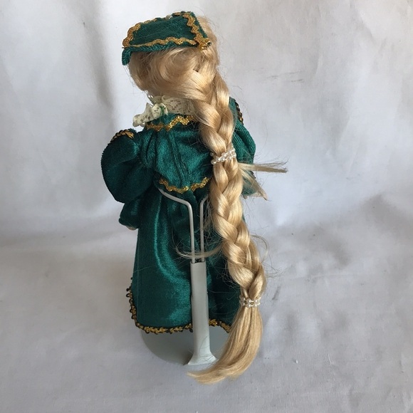Vintage 8” porcelain doll with green dress on display stand - Picture 4 of 7
